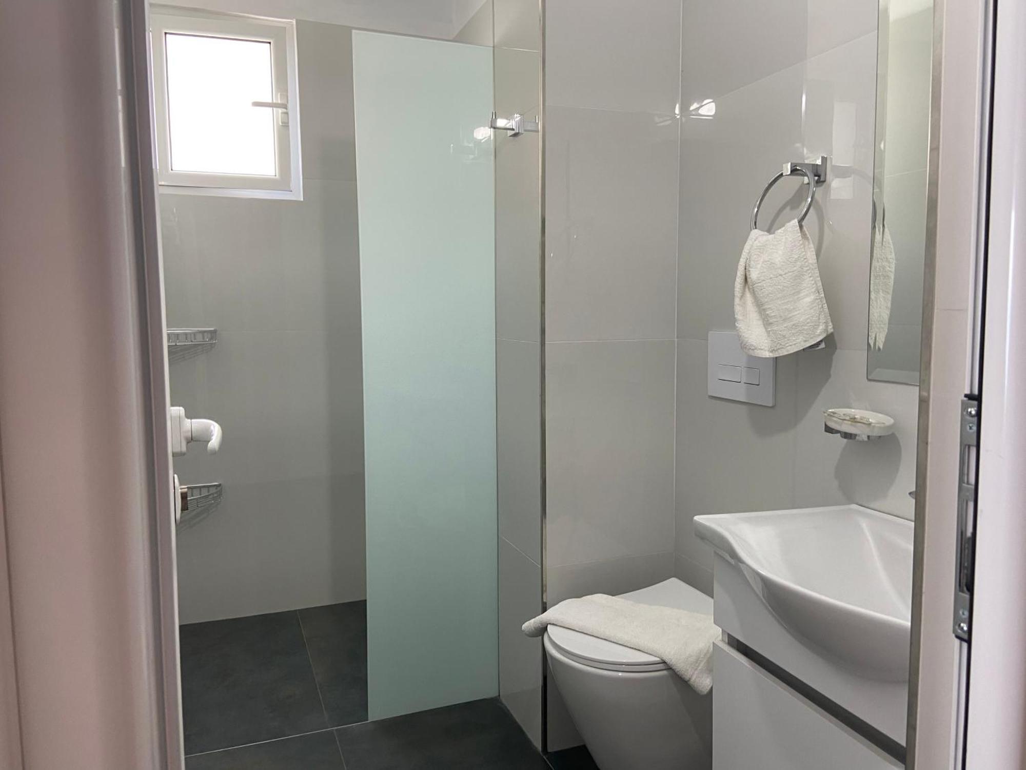 Qeparo Pano Rooms الغرفة الصورة